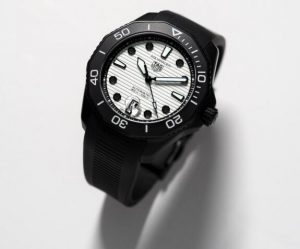 Replica TAG Heuer Aquaracer Automatic Professional 300M Night Diver 43mm Review 1