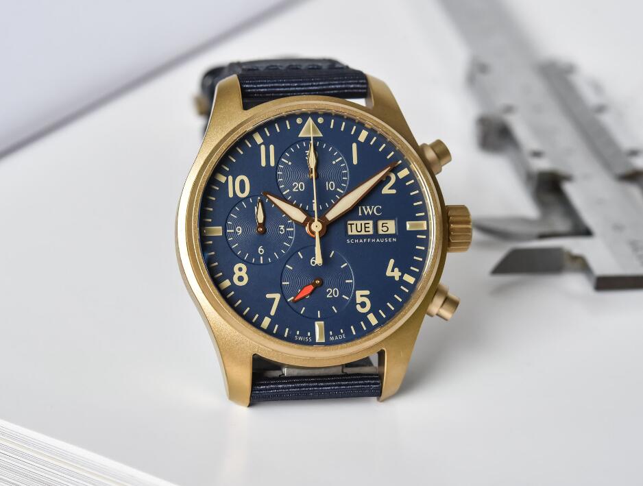Replica IWC Pilot's Classic Watch Chronograph 41 Bronze Blue Dial IW388109 Guide 1